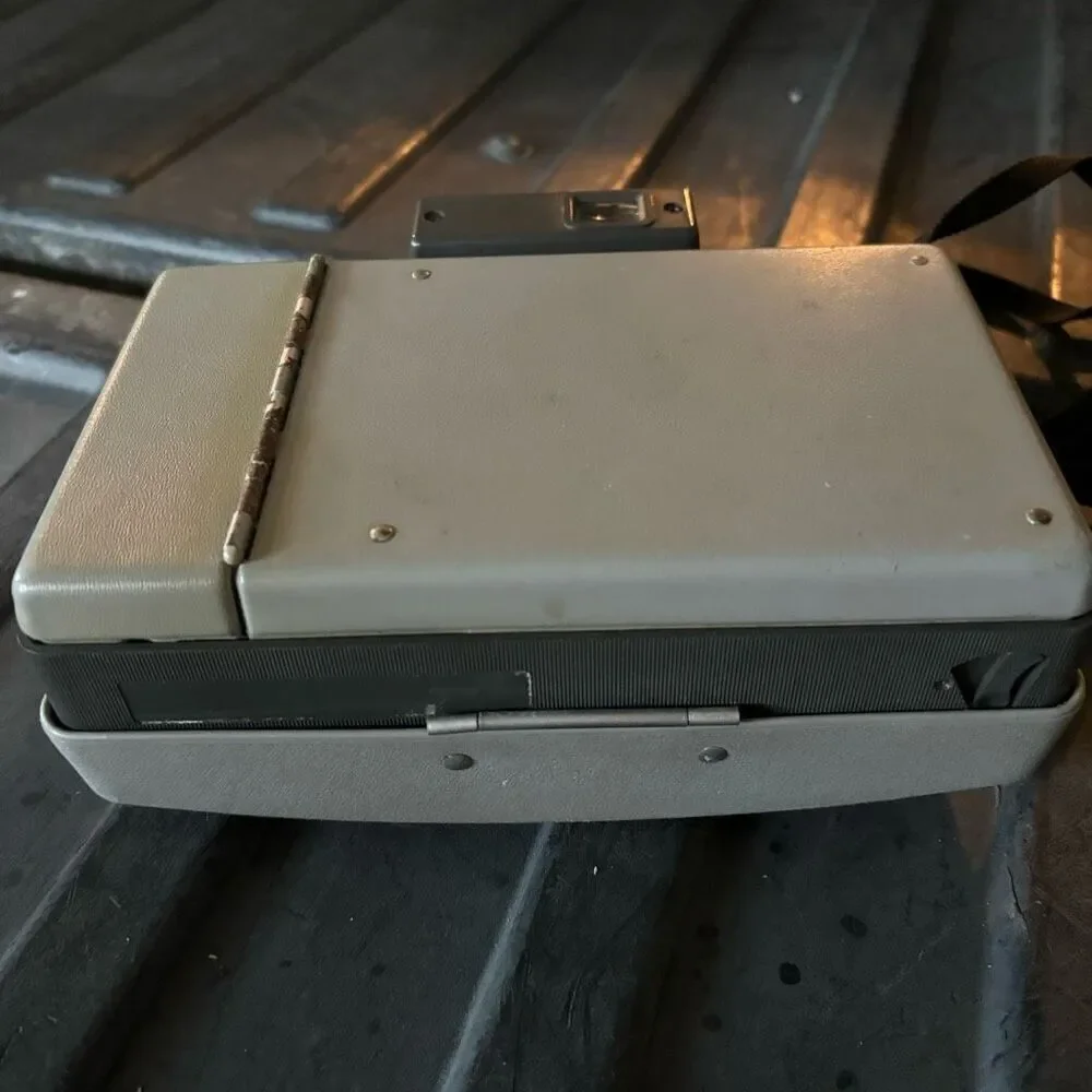 Polaroid 210 Land Camera *Not Tested*